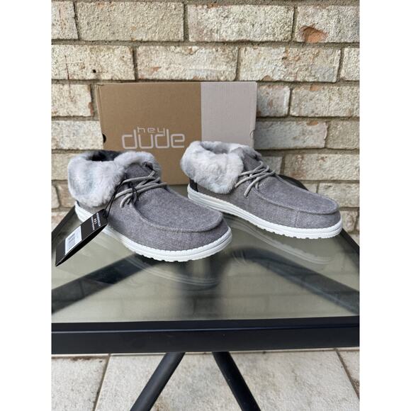 Women’s Hey Dude High Top Slip Ons With Fur Size 9 - Picture 3 of 6